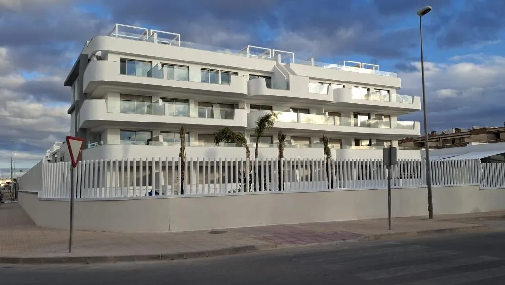 Nieuwbouwappartement met zeezicht in Lomas de Cabo Roig, Orihuela, foto 2
