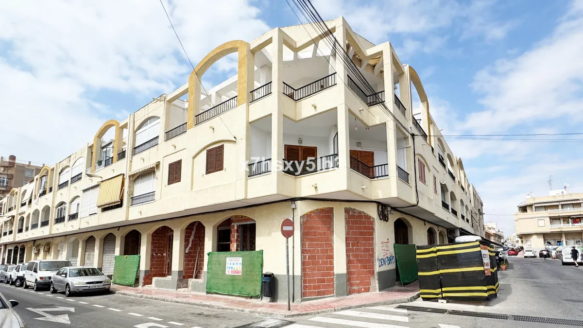 Nieuwbouwappartement met terras in Torrevieja, foto 1