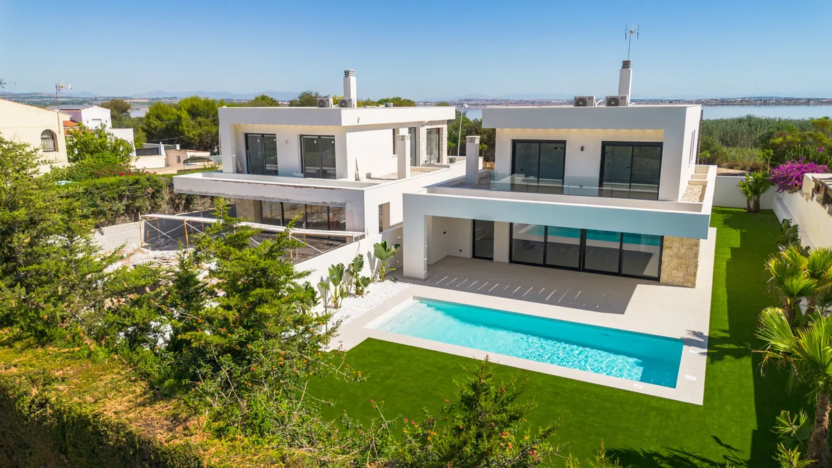 Nieuwbouwvilla met privézwembad en 4 slaapkamers in Torrevieja, foto 2