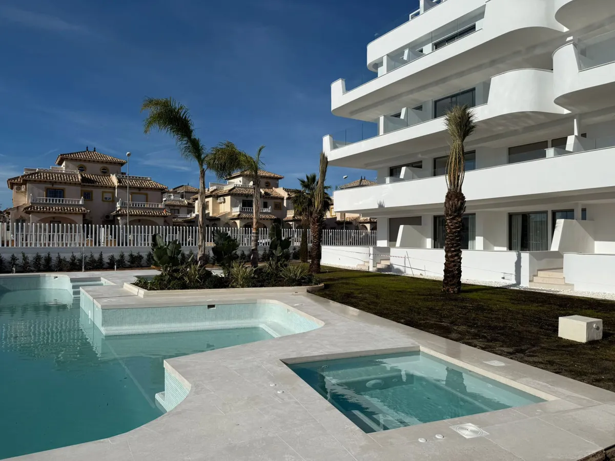 Nieuwbouwappartement met zeezicht in Lomas de Cabo Roig, Orihuela, foto 3