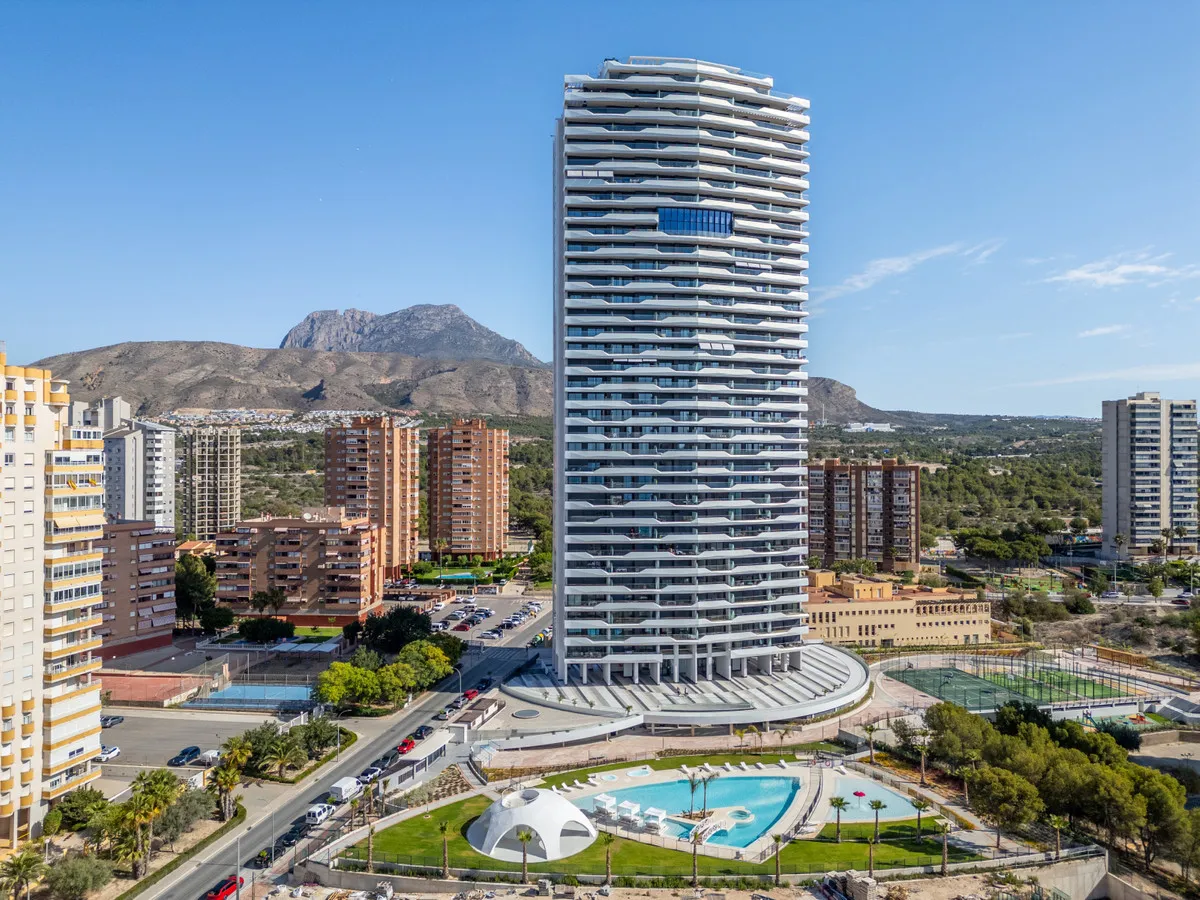 Nieuwbouwappartement met zeezicht en zwembad in Benidorm, foto 1