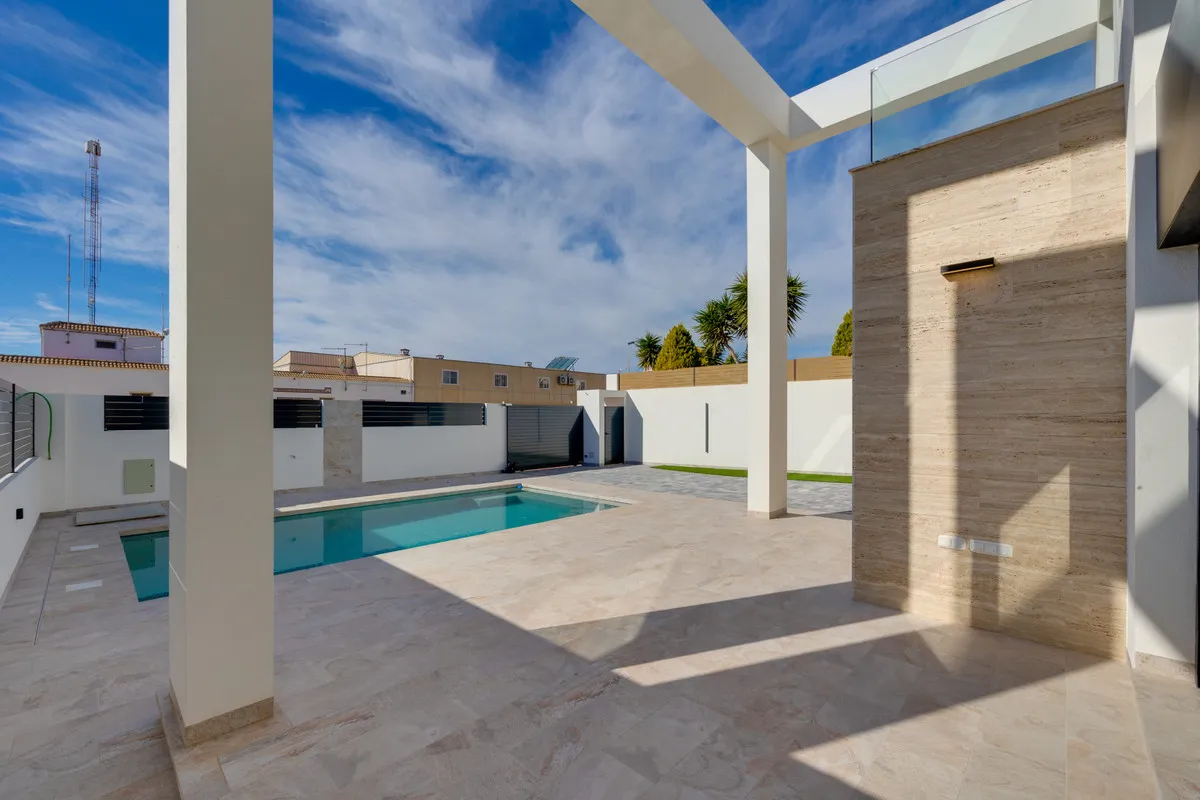 Nieuwbouwvilla met privézwembad en 4 slaapkamers in Torrevieja, foto 2