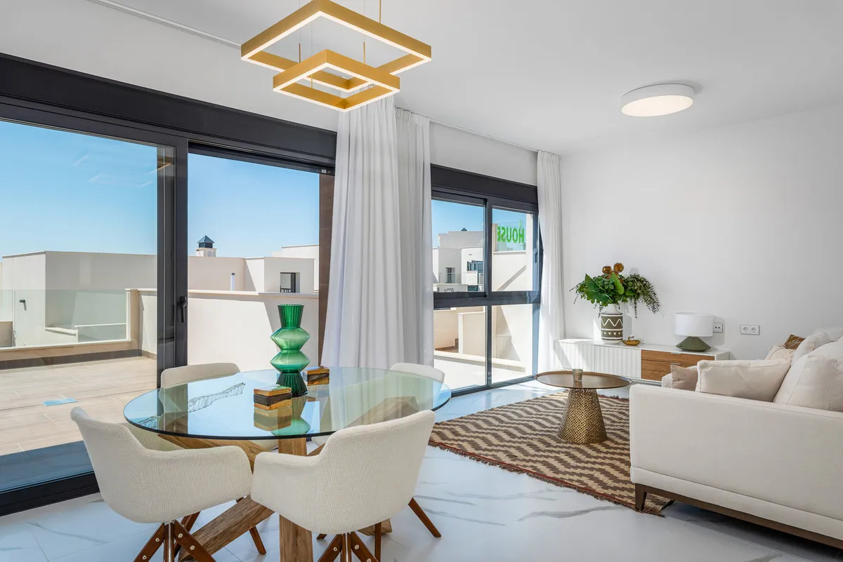 Nieuwbouwvilla met privézwembad en zeezicht in San Miguel de Salinas, foto 2