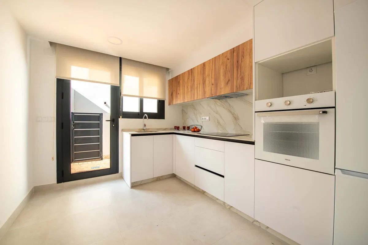 Nieuwbouwvilla's met dakterras en privétuin in Cox, foto 3