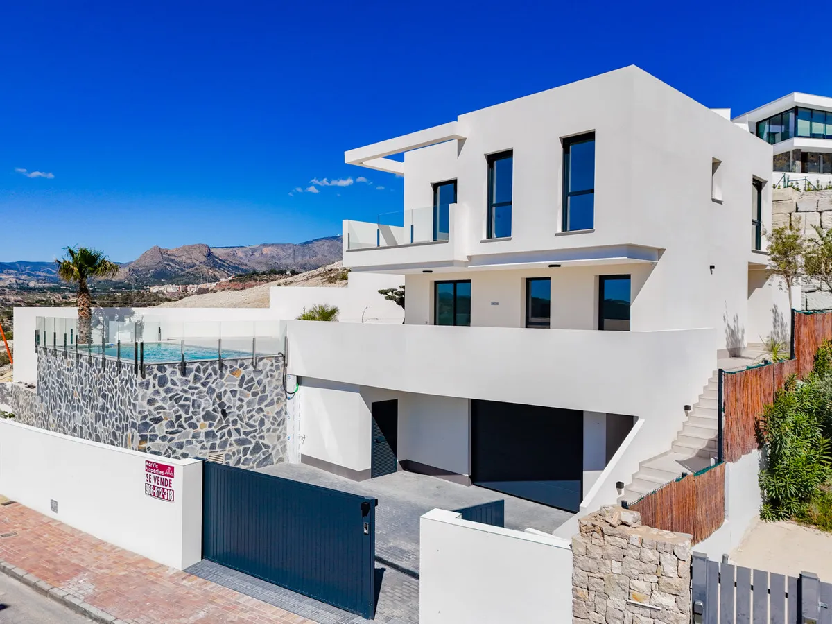 Nieuwbouwvilla met privézwembad en zeezicht in Finestrat, foto 1
