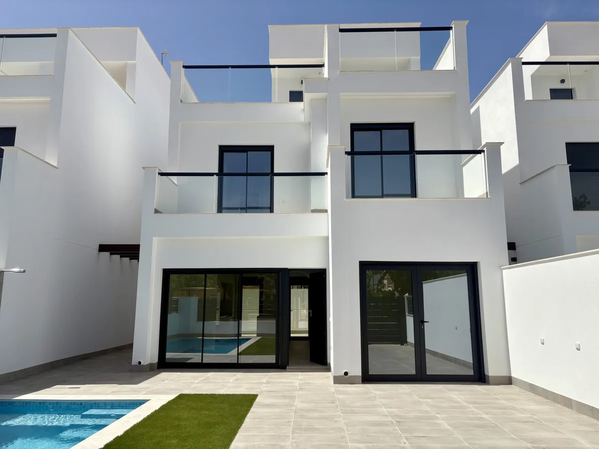 Nieuwbouwvilla met privézwembad en dakterras in Los Alcázares, foto 2