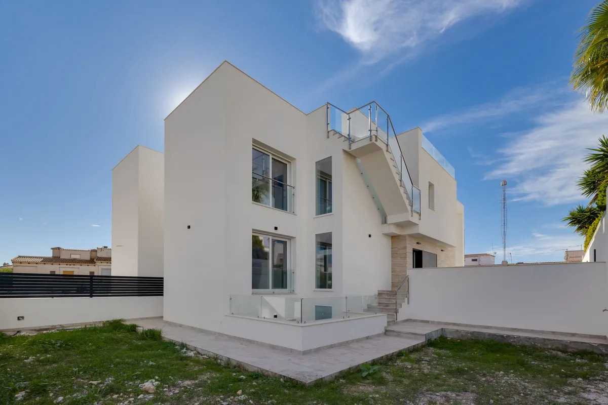Nieuwbouwvilla met privézwembad en 4 slaapkamers in Torrevieja, foto 3