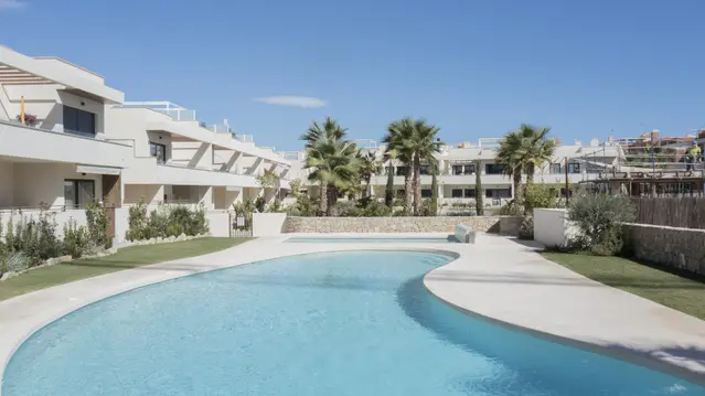 Nieuwbouwappartement met zeezicht en zwembad in Torrevieja, Torrevieja