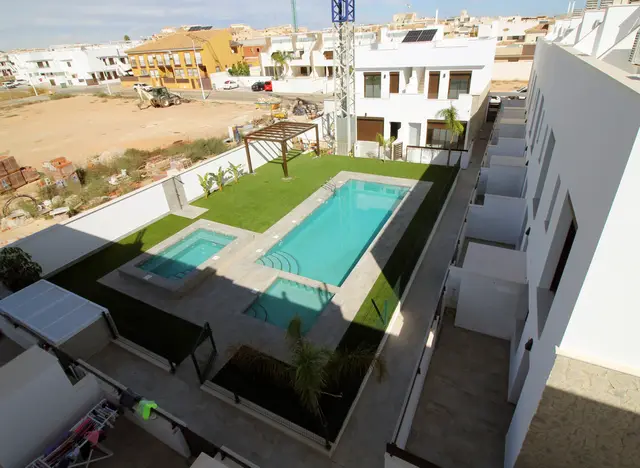 Nieuwbouw rijwoning met dakterras en zeezicht in Pilar de la Horadada, Pilar de la Horadada