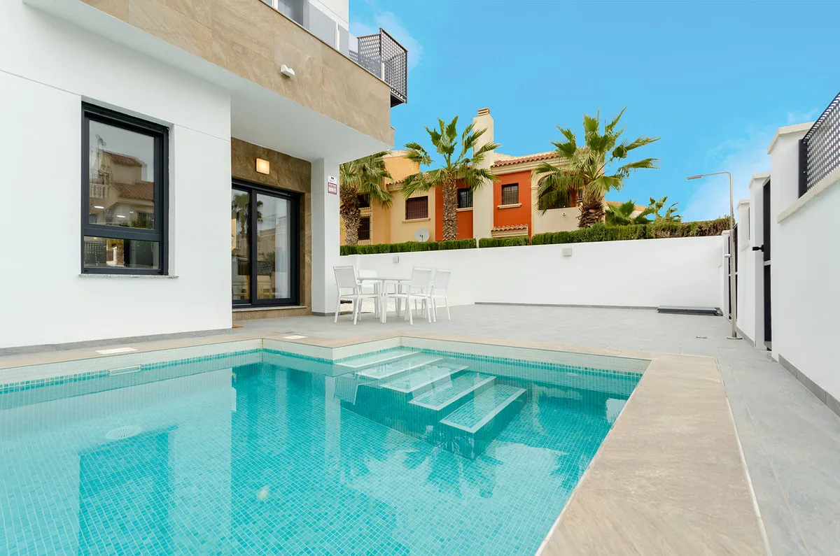 Nieuwbouwvilla met 3 slaapkamers en privézwembad in Torrevieja, foto 2