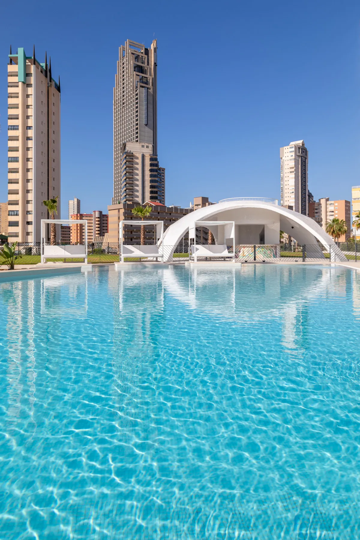 Nieuwbouwappartement met zeezicht en zwembad in Benidorm, foto 2