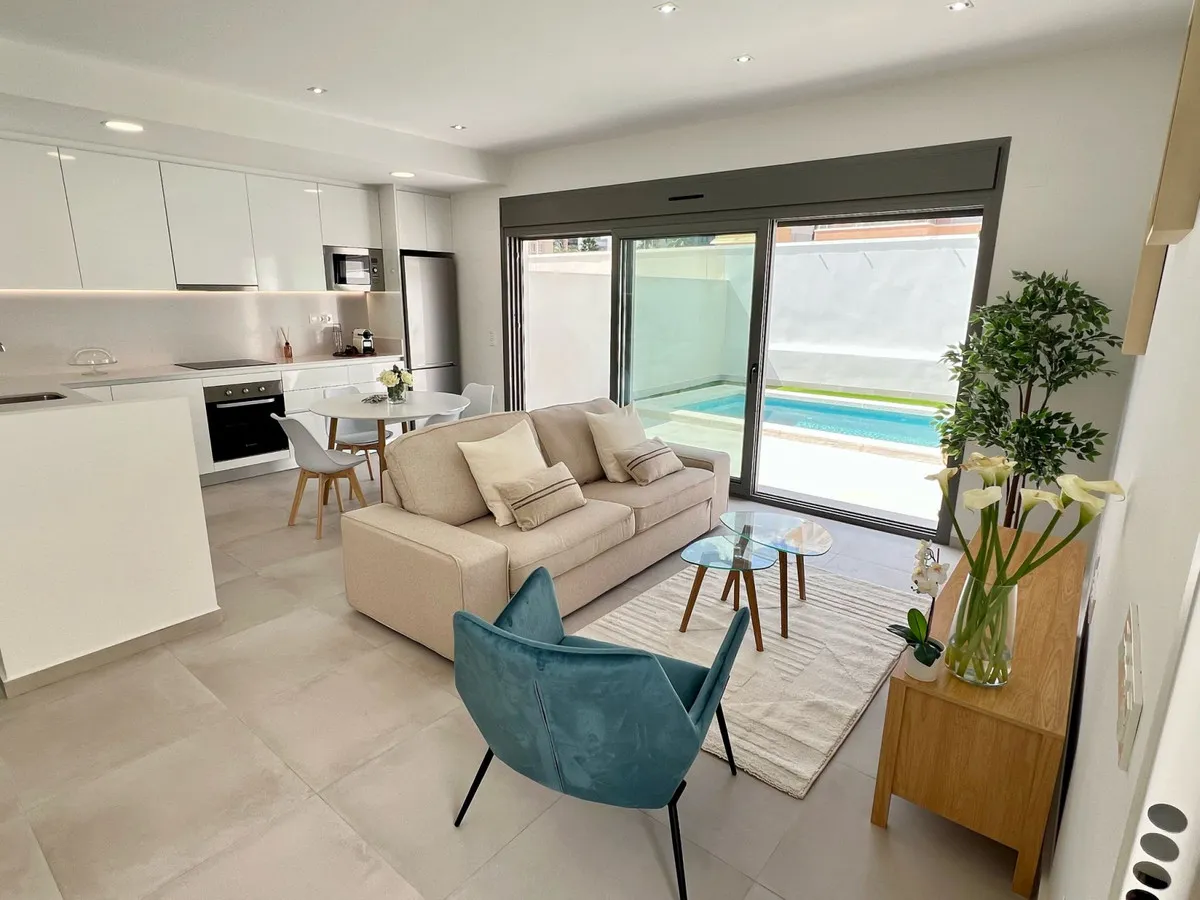 Nieuwbouwvilla met dakterras aan de golfbaan in La Zenia, Orihuela, foto 3