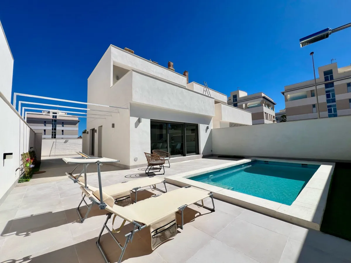 Nieuwbouwvilla met dakterras aan de golfbaan in La Zenia, Orihuela, foto 2