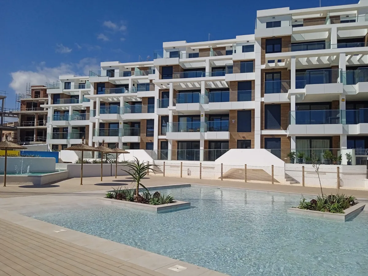 Nieuwbouwappartementen met zeezicht en zwembad in Dénia, foto 1