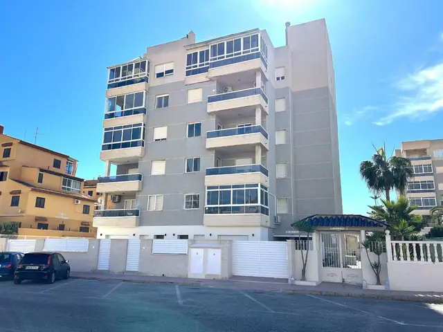 Nieuwbouwappartementen met privétuin en zwembad in Torrevieja, Torrevieja